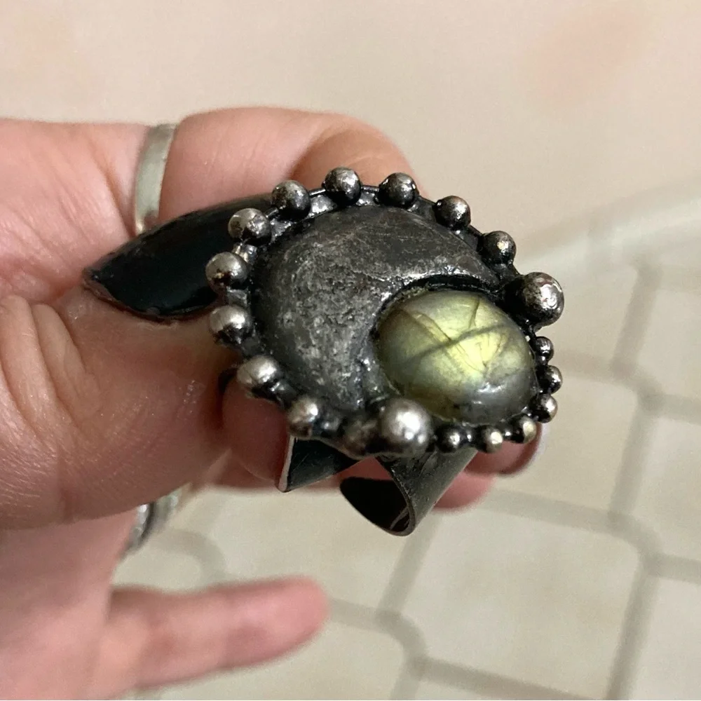 Natural green yellow iridescent labradorite gemstone crescent moon adjustable - Picture 11 of 11